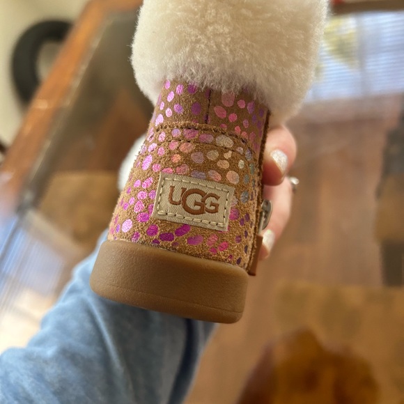 Selling toddler size 5/6 UGG boots. Used but in great condition. - Picture 6 of 6